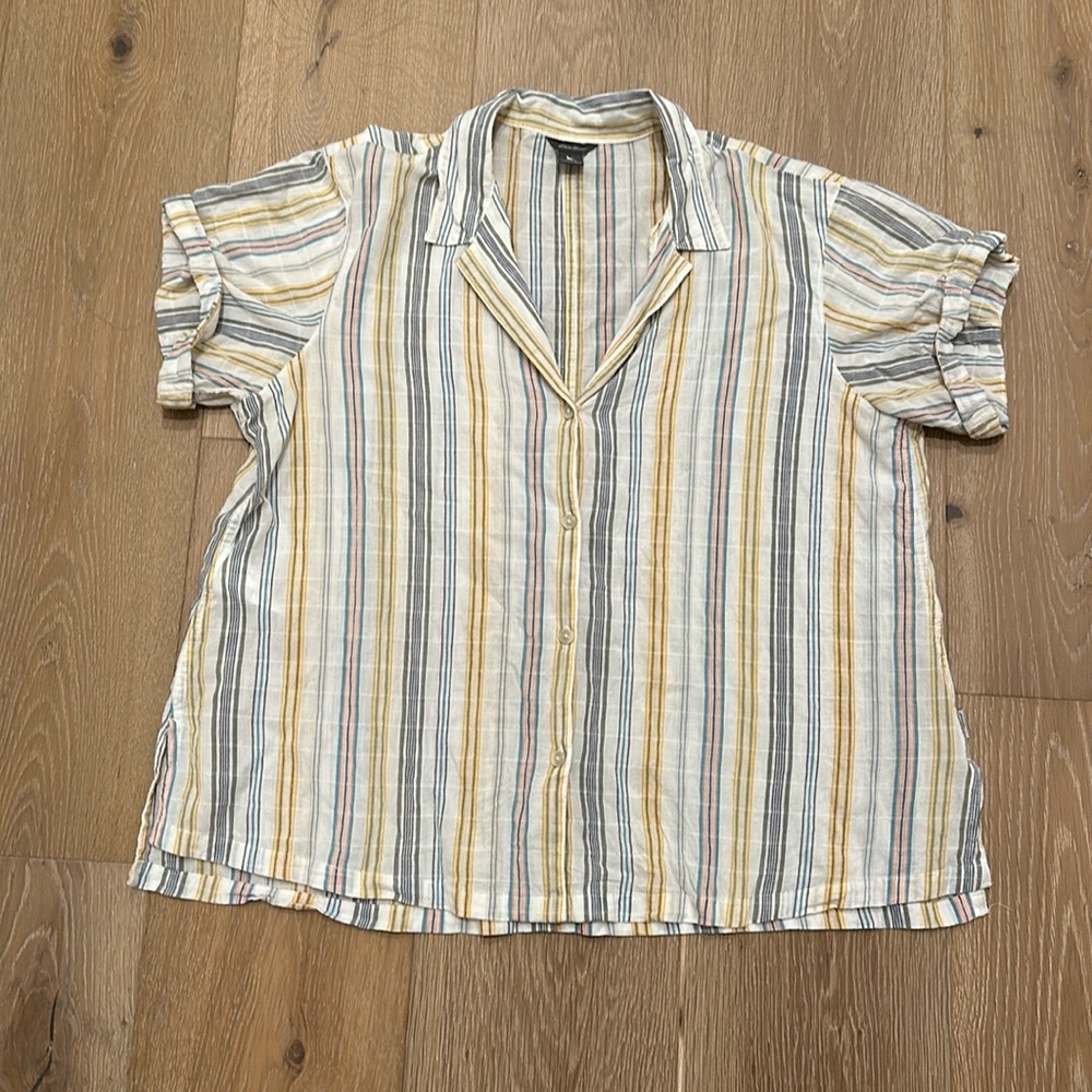 Eddie Bauer lightweight button down shirt.  Great for hiking or casual wear.